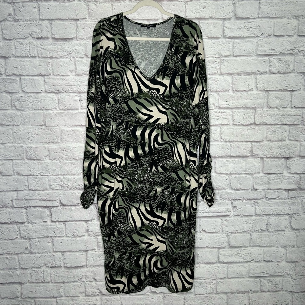 Isle Jacobsen Abstract Animal Print Long Sleeve Jersey Knit Lagenlook Midi Dress - Picture 4 of 13